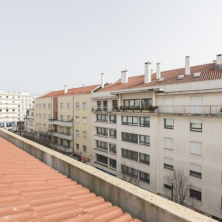 Charming Apartment Tram 28 Lisbon Bagian luar foto