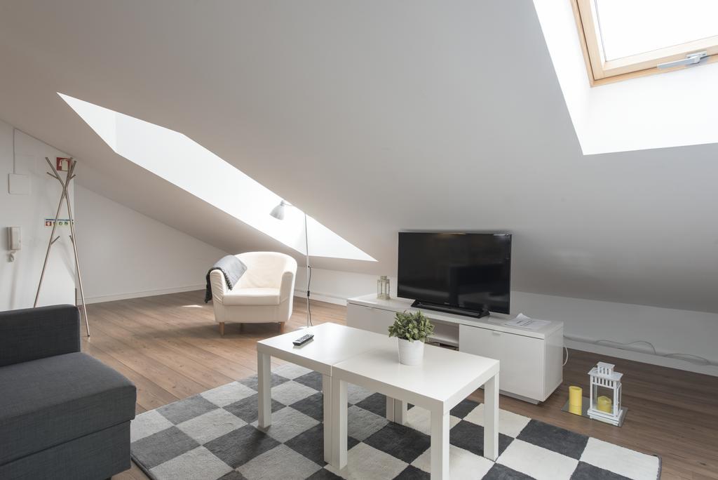 Charming Apartment Tram 28 Lisbon Bagian luar foto