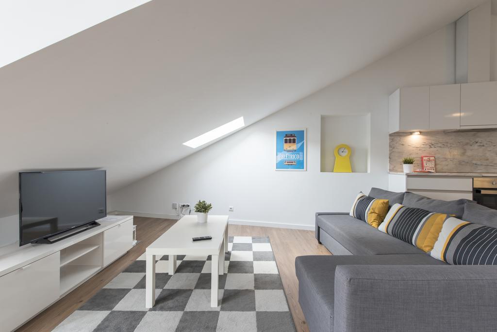Charming Apartment Tram 28 Lisbon Bagian luar foto