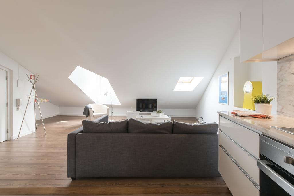 Charming Apartment Tram 28 Lisbon Bagian luar foto
