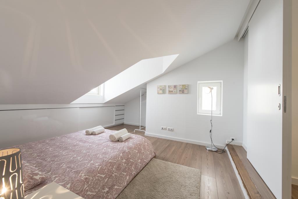 Charming Apartment Tram 28 Lisbon Bagian luar foto