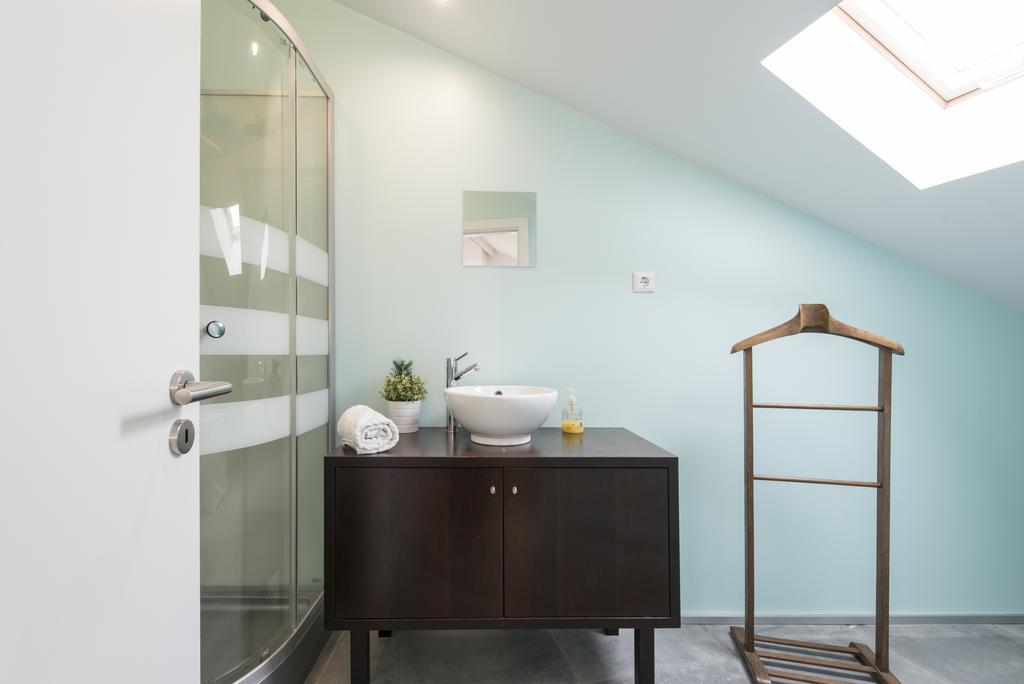 Charming Apartment Tram 28 Lisbon Bagian luar foto