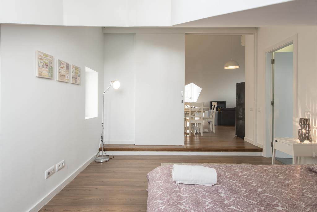 Charming Apartment Tram 28 Lisbon Bagian luar foto