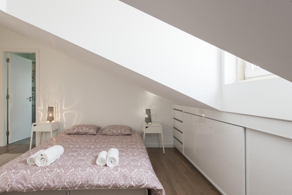 Charming Apartment Tram 28 Lisbon Bagian luar foto