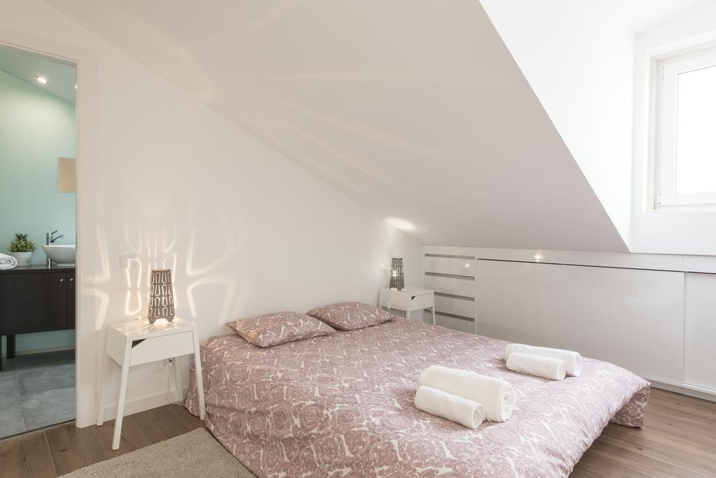 Charming Apartment Tram 28 Lisbon Bagian luar foto