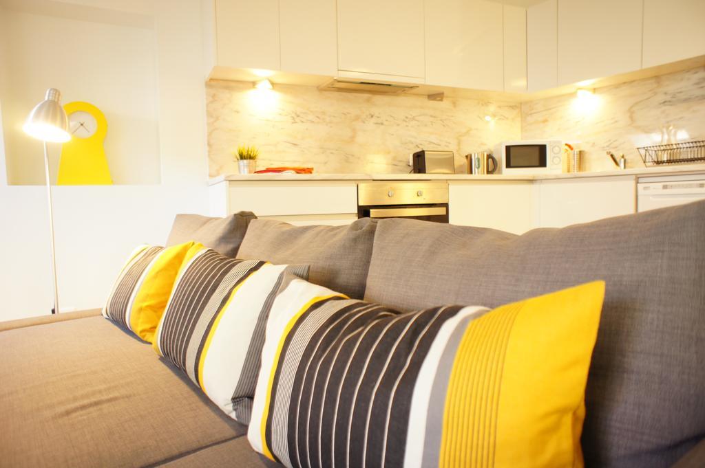 Charming Apartment Tram 28 Lisbon Bagian luar foto